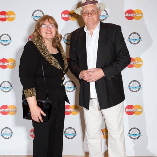 BROD KULTURE 10 godina Pisci izabranih i nagrađenih priča na crvenom tepihu, s kolegom Stjepom Martinovićem